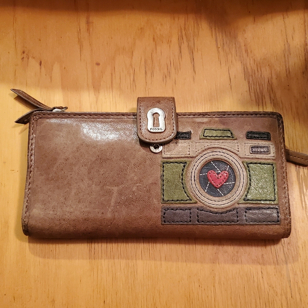 Fossil Leather Women's Wallet w/ Camera Design